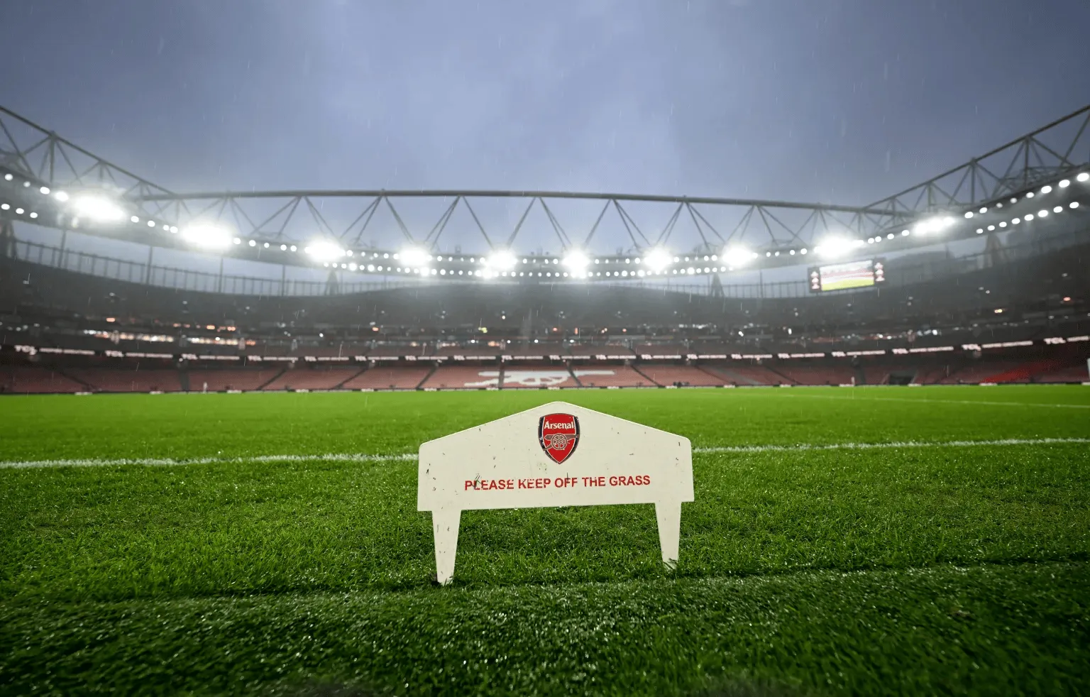 五星体育官网-跟队:阿森纳赛程太密集导致酋长草坪受损严重,或无缘评奖