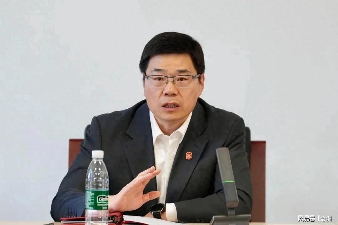 五星体育直播-压力太大!中国篮协主席在更衣室哭了 郭士强拥抱安慰 球员拍肩膀