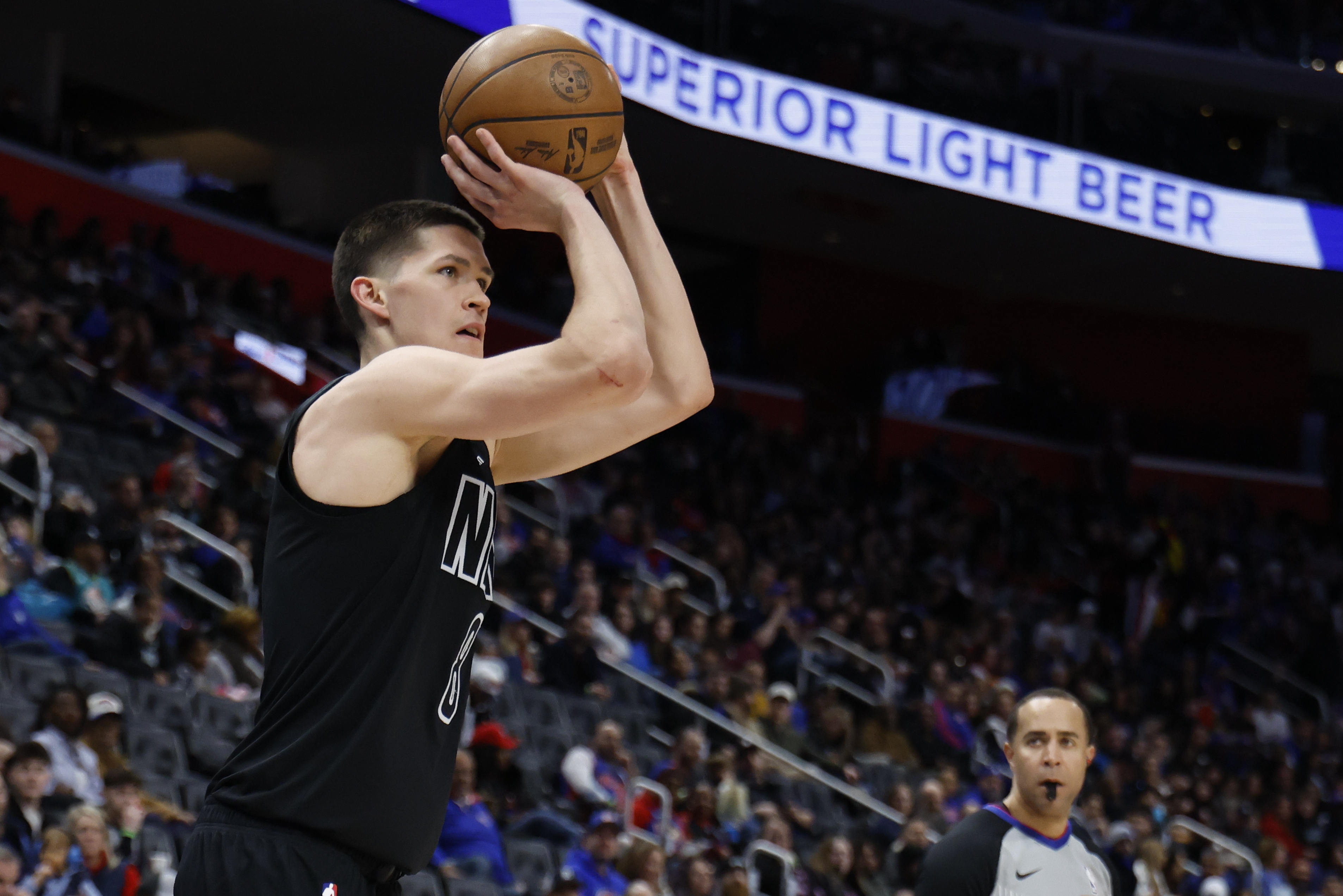 五星体育-生涯新高!8号秀杰明12中8&6记三分拿下26分4板2助